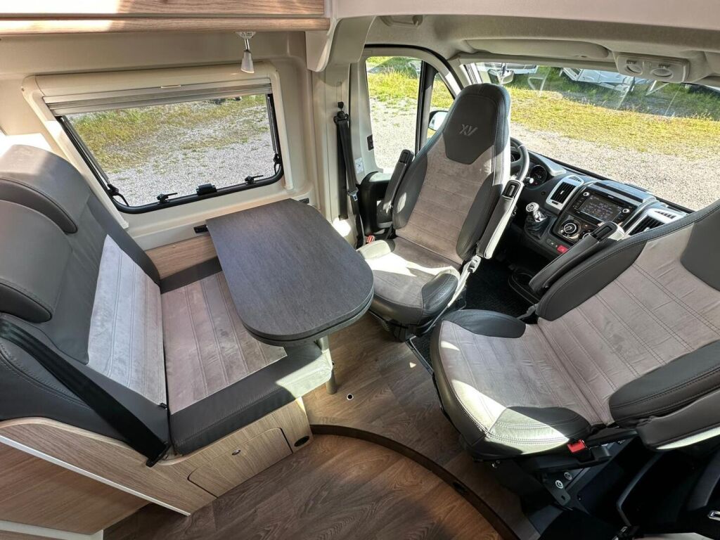 Sunlight Cliff VAN 600 XV 2020 Musta