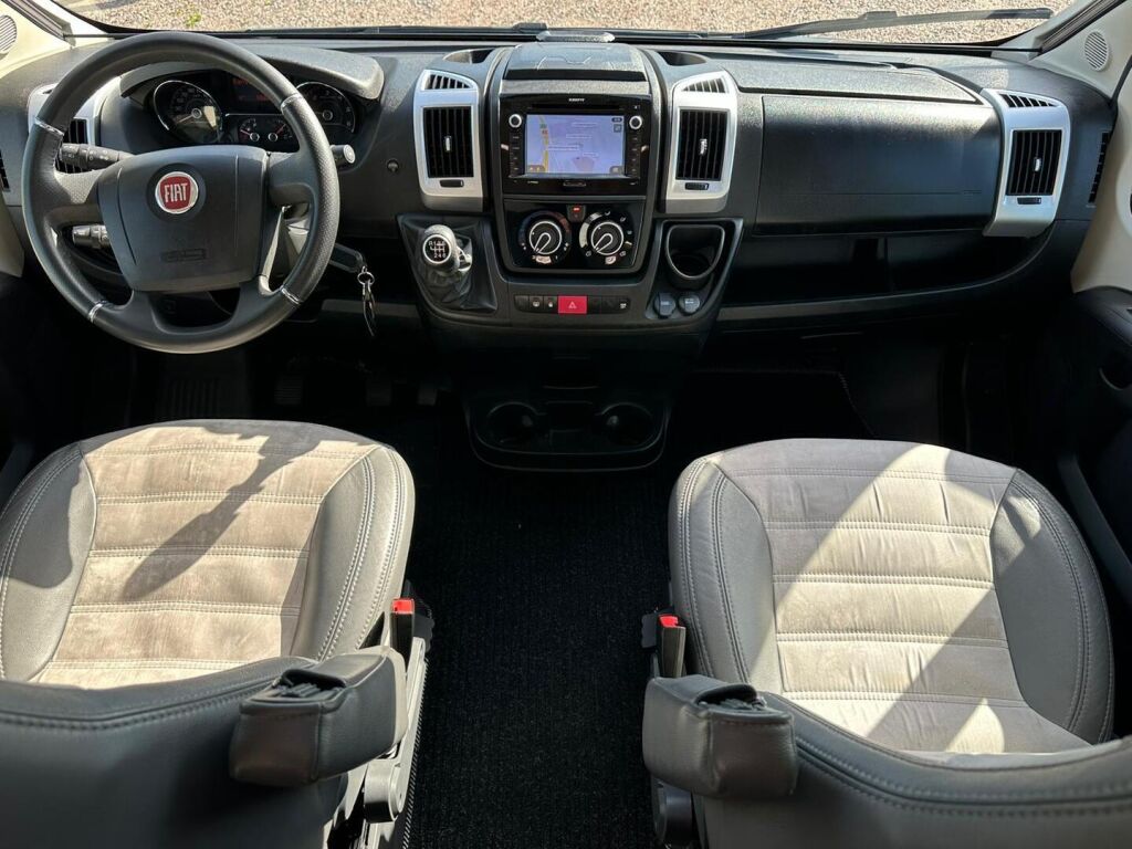 Sunlight Cliff VAN 600 XV 2020 Musta