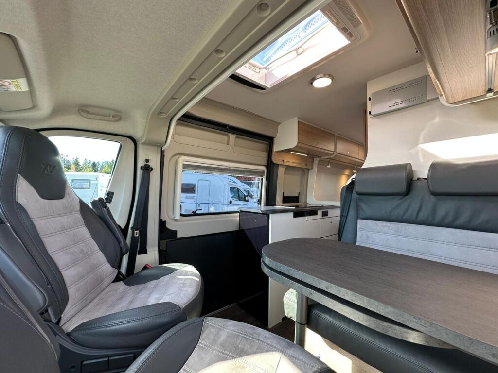 Sunlight Cliff VAN 600 XV 2020 Musta