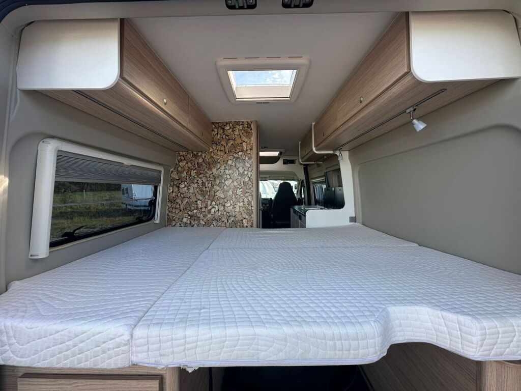 Sunlight Cliff VAN 600 XV 2020 Musta