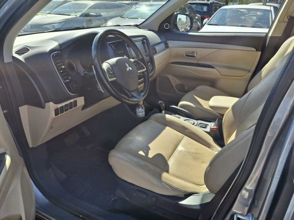 Mitsubishi Outlander 2014 Harmaa