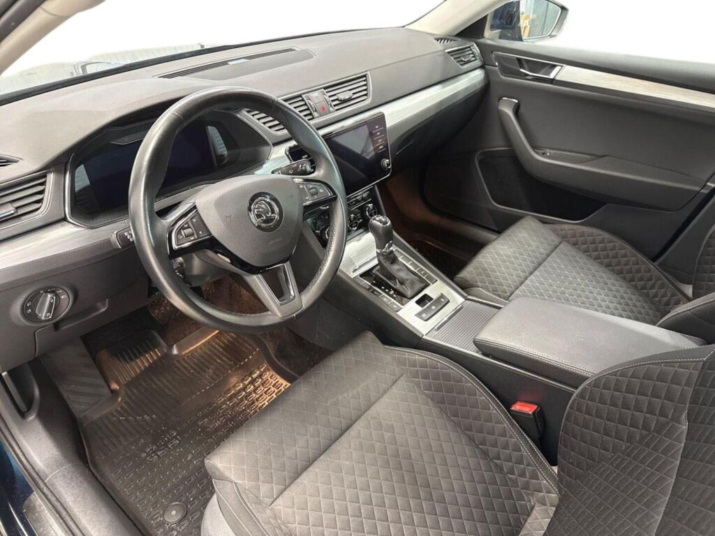 Skoda Superb 2020 Sininen