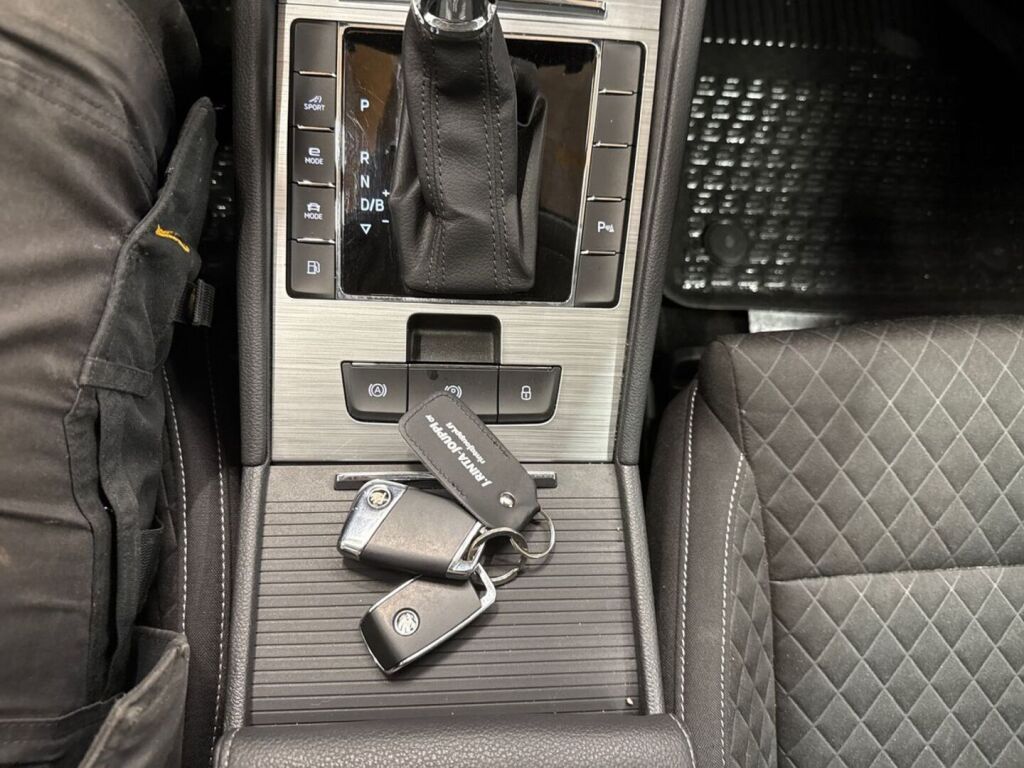Skoda Superb 2020 Sininen