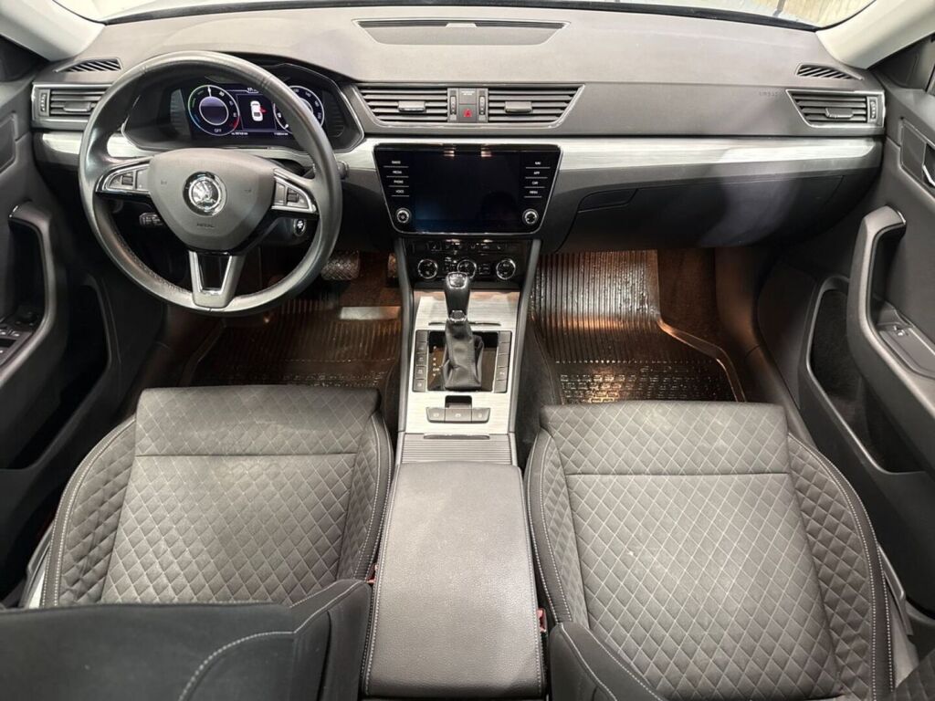 Skoda Superb 2020 Sininen