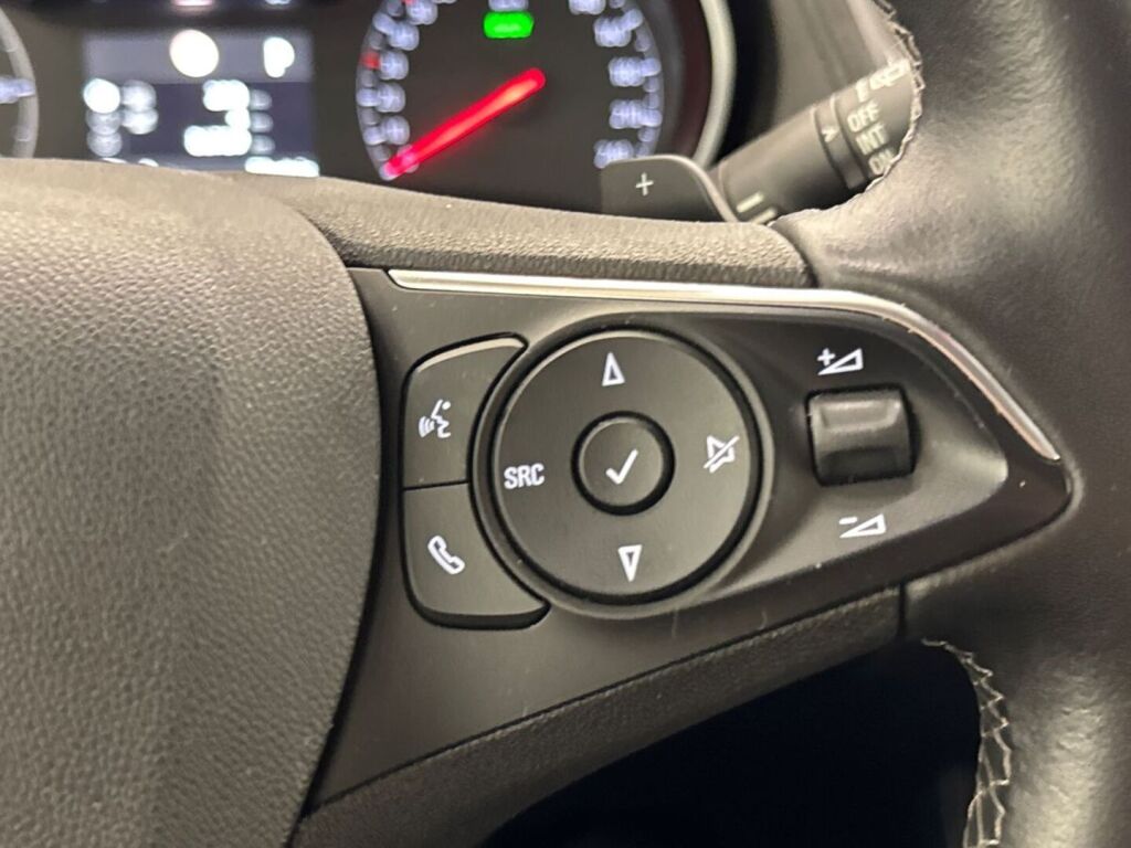 Opel Grandland X 2020 Musta