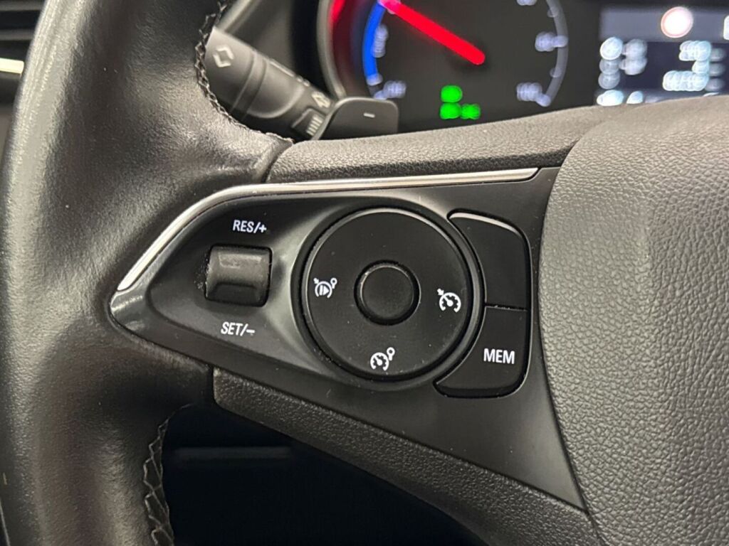 Opel Grandland X 2020 Musta