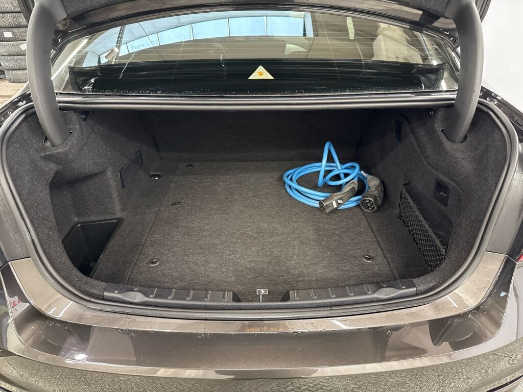 BMW 330 2017 Ruskea (beige)