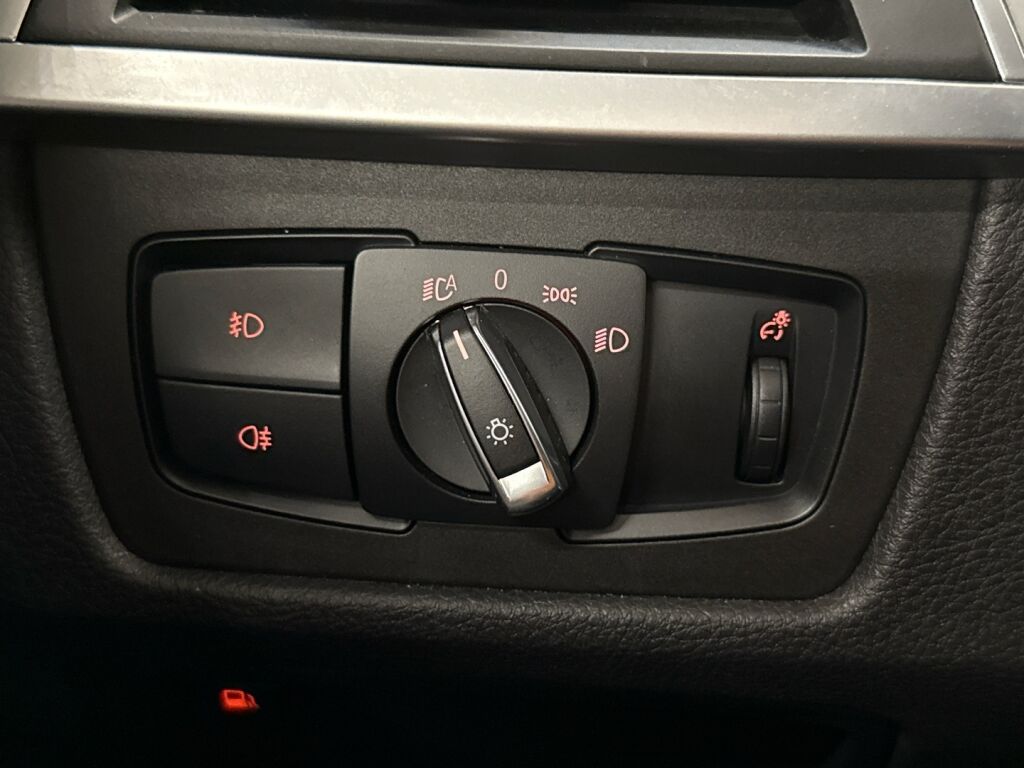 BMW 330 2017 Ruskea (beige)