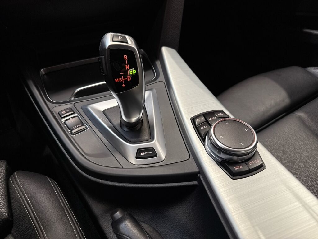 BMW 330 2017 Ruskea (beige)