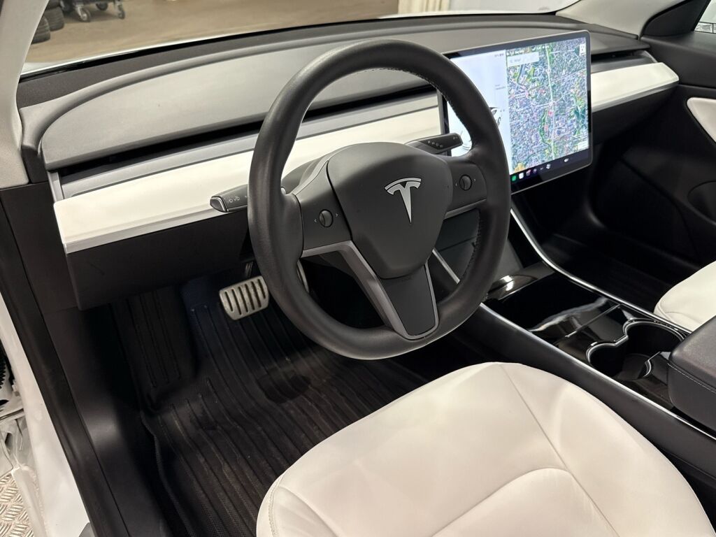 Tesla Model 3 2020 Valkoinen