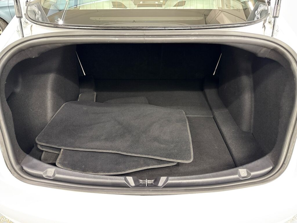 Tesla Model 3 2020 Valkoinen