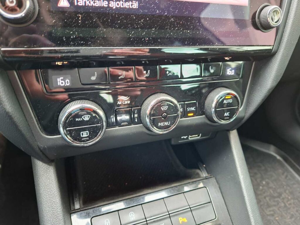 Skoda Octavia 2020 Valkoinen