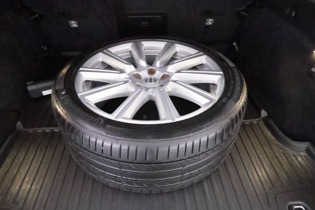 Volvo V90 2020 Musta