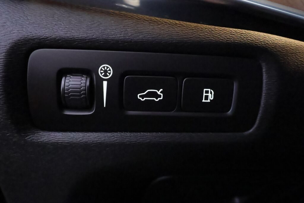 Volvo V90 2020 Musta