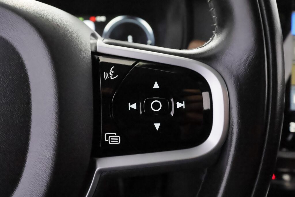 Volvo V90 2020 Musta