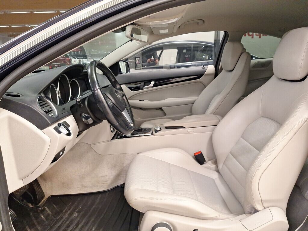 Mercedes-Benz C 2011 Sininen