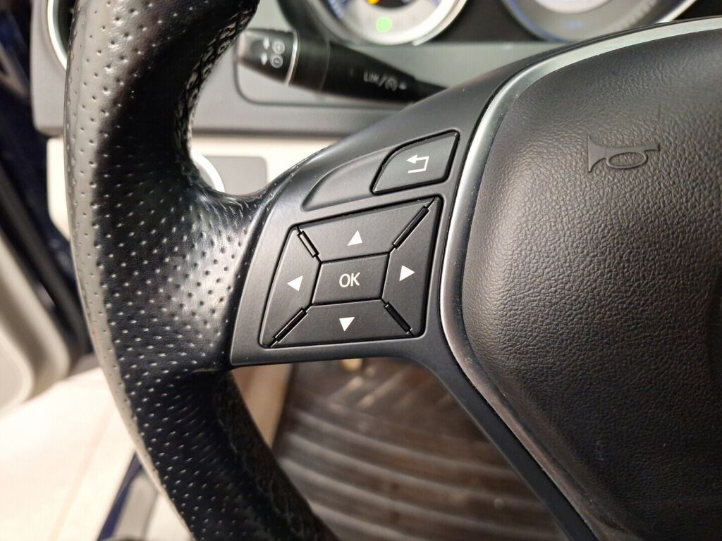 Mercedes-Benz C 2011 Sininen