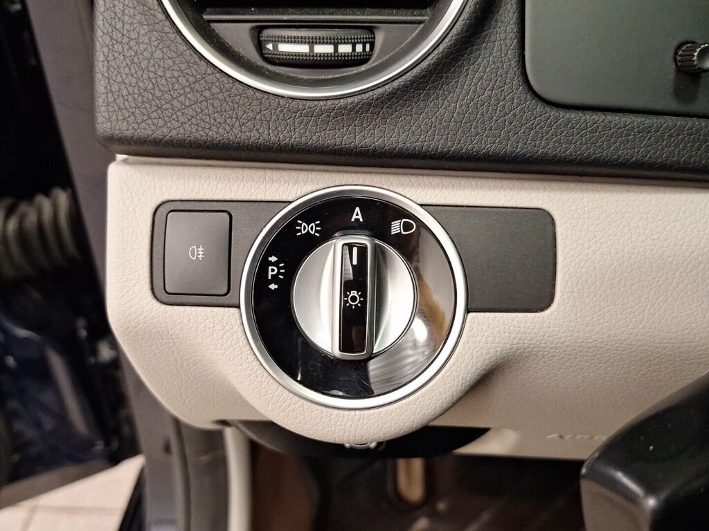 Mercedes-Benz C 2011 Sininen