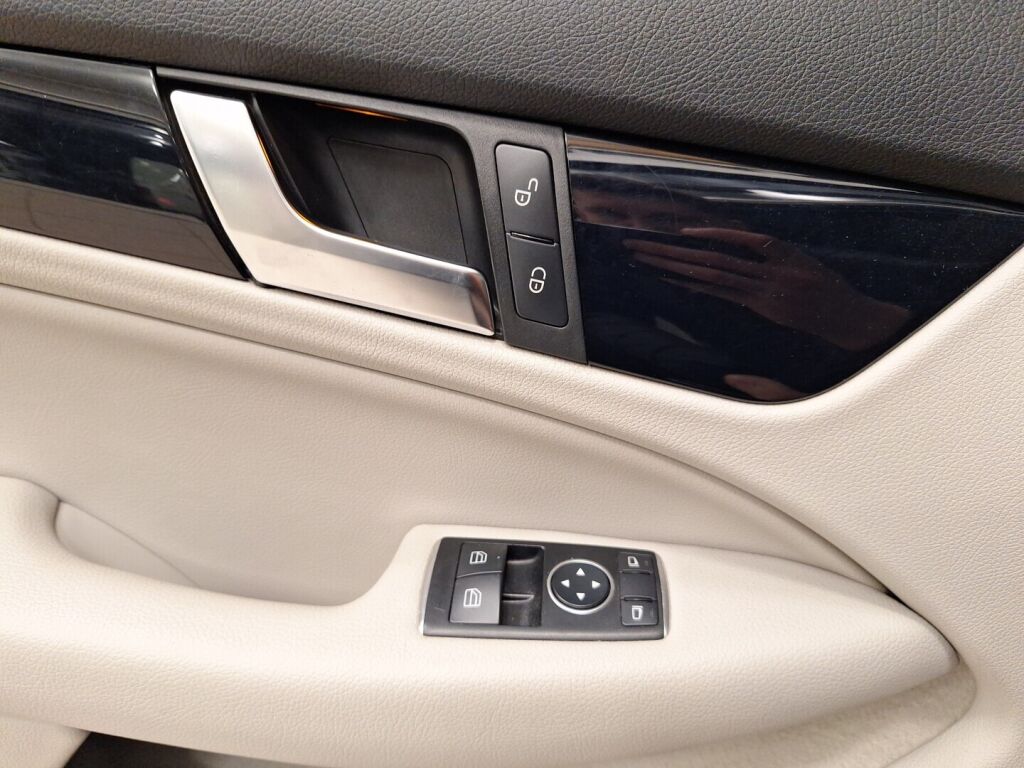 Mercedes-Benz C 2011 Sininen