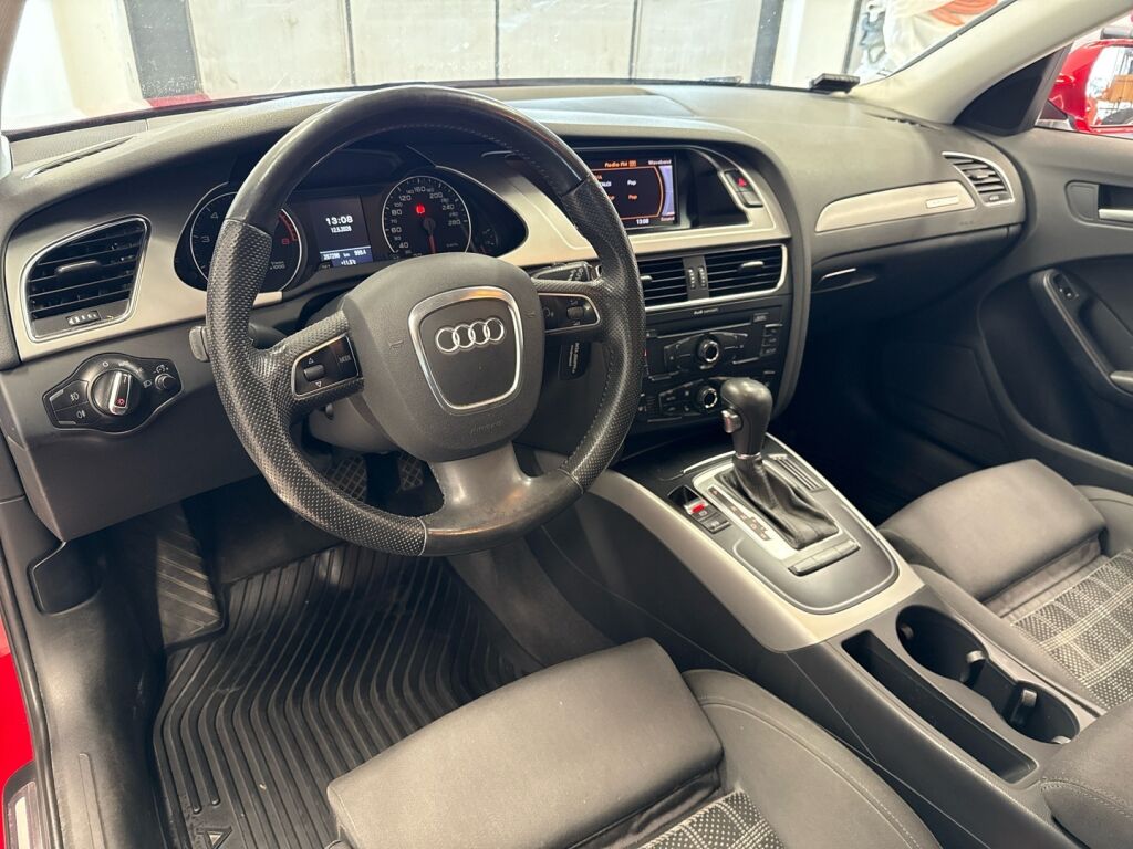 Audi A4 2011 Punainen