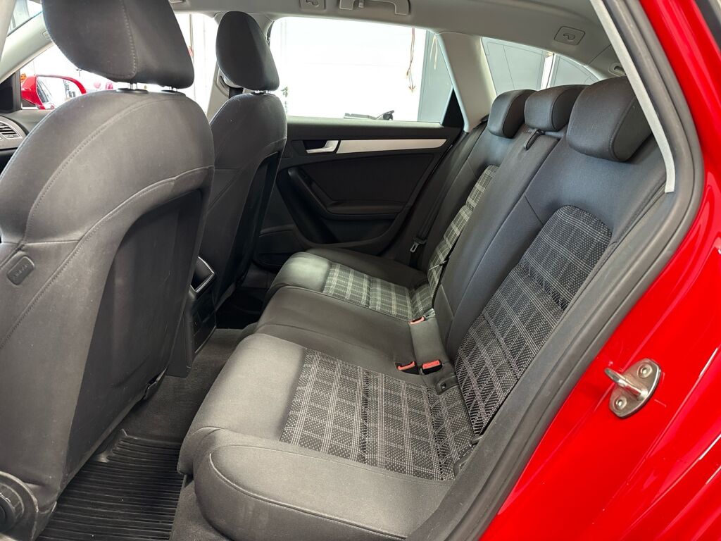 Audi A4 2011 Punainen