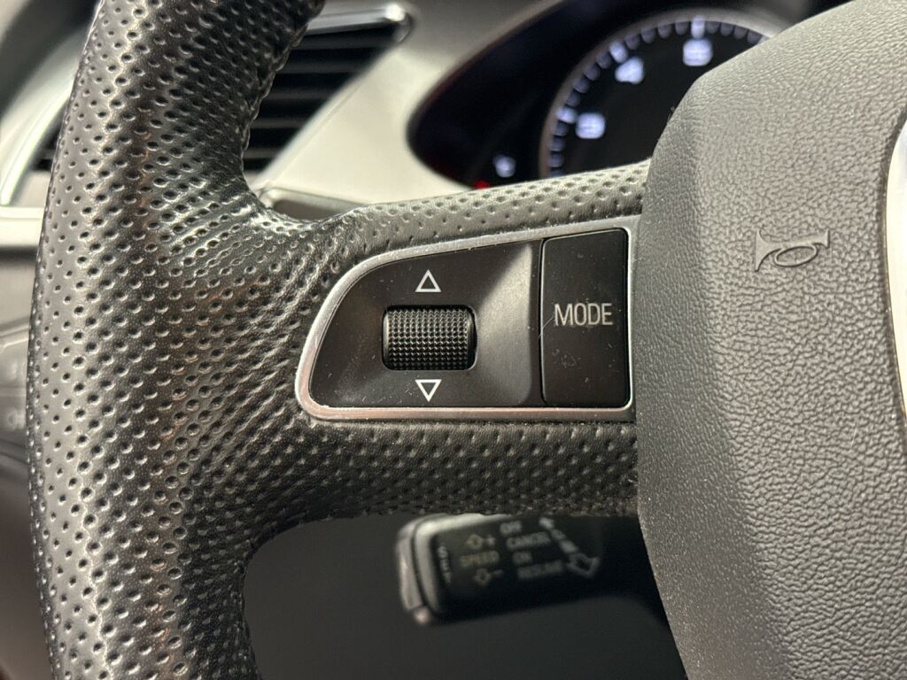 Audi A4 2011 Punainen