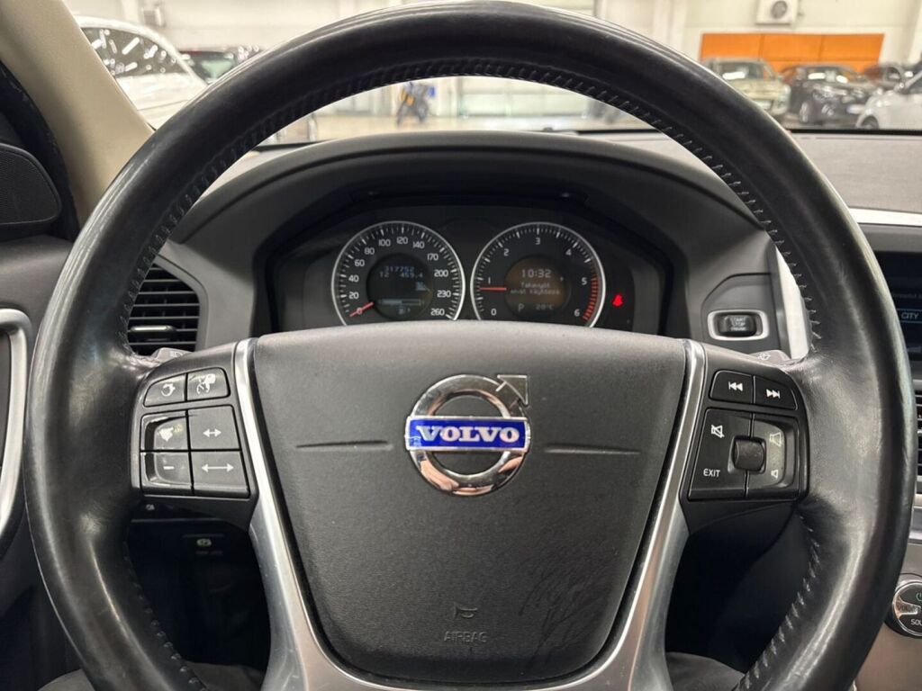 Volvo XC60 2011 Harmaa