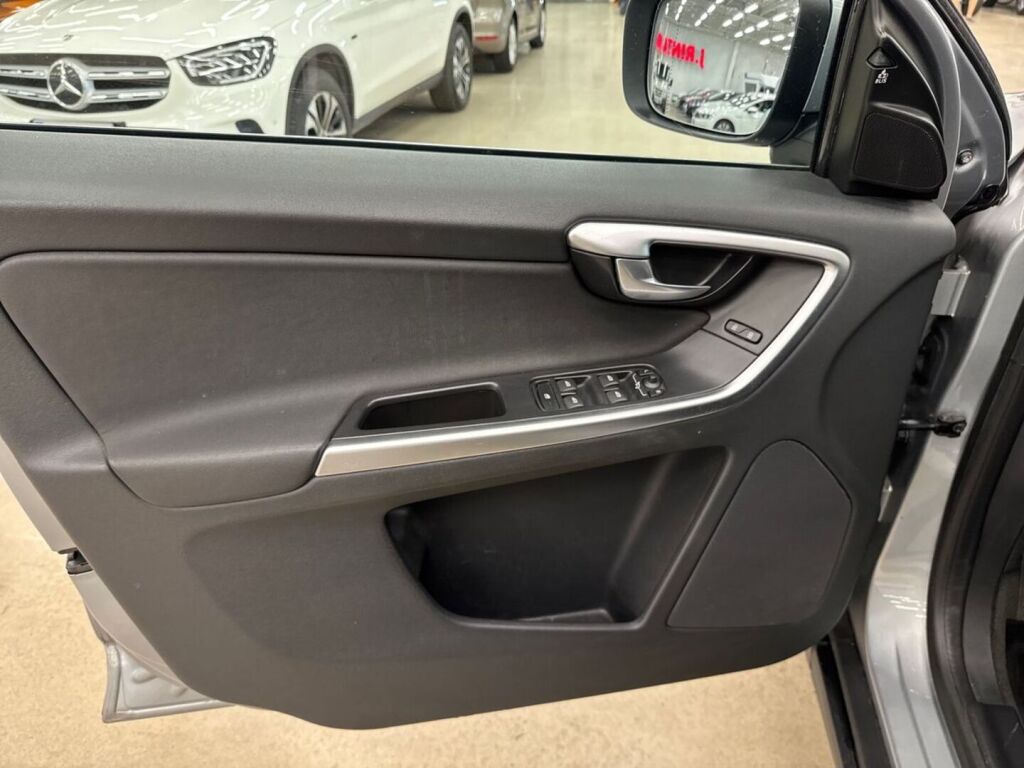 Volvo XC60 2011 Harmaa