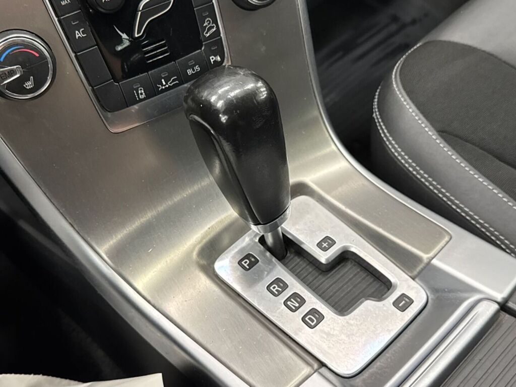 Volvo XC60 2011 Harmaa