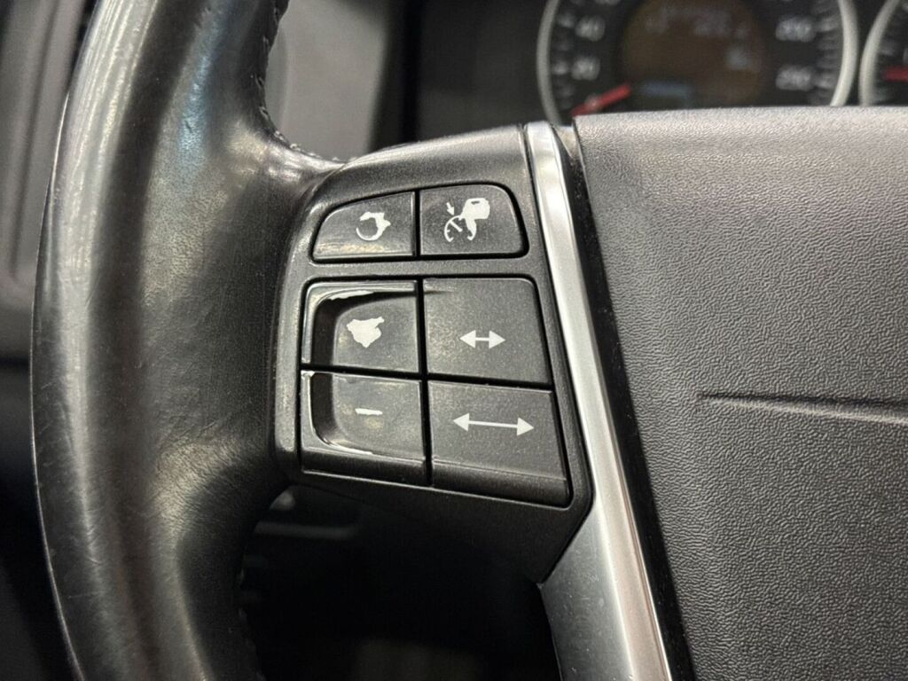 Volvo XC60 2011 Harmaa