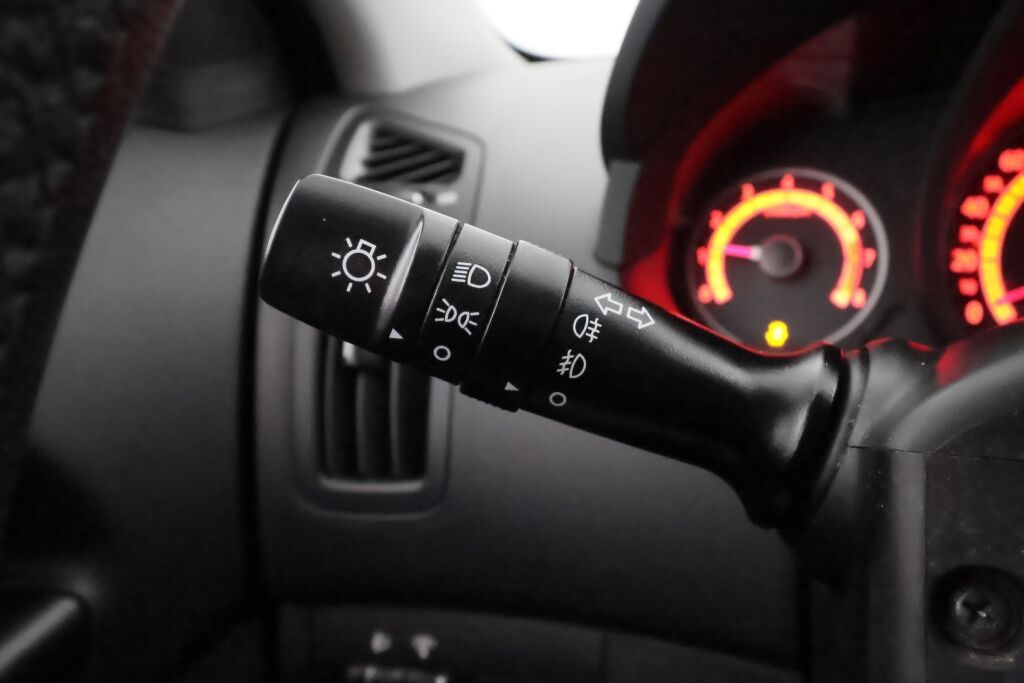 Kia Ceed 2011 Ruskea (beige)