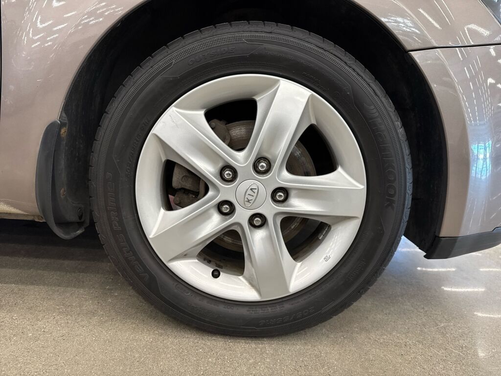 Kia Ceed 2011 Ruskea (beige)