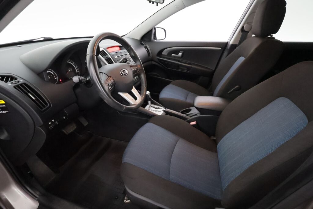 Kia Ceed 2011 Ruskea (beige)