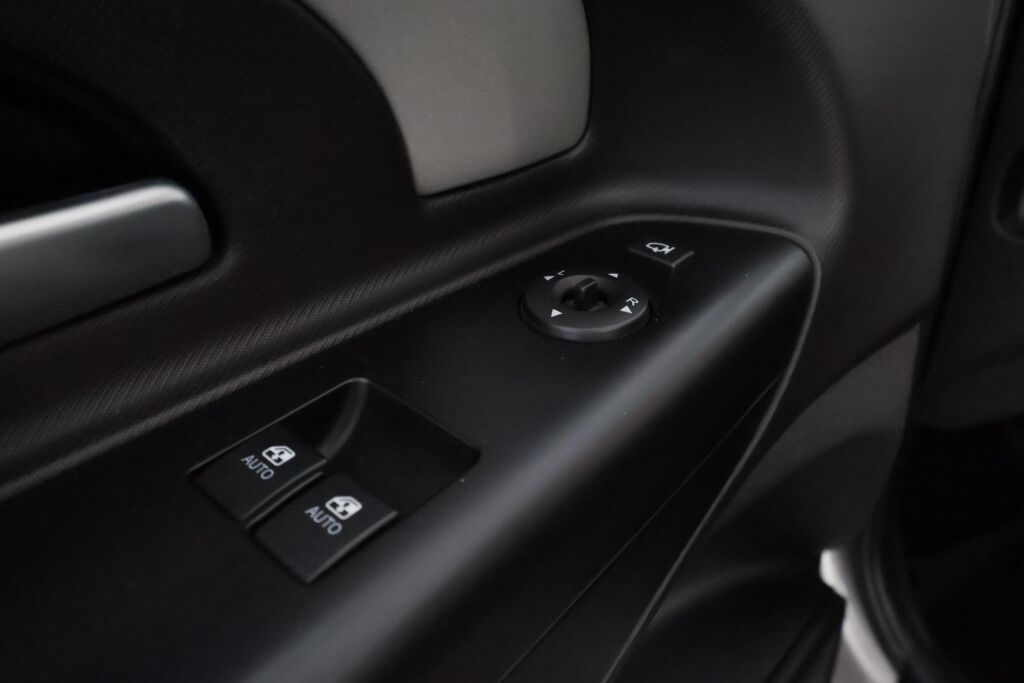 Kia Ceed 2011 Ruskea (beige)