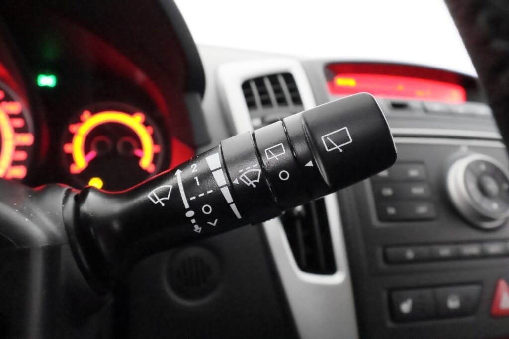 Kia Ceed 2011 Ruskea (beige)