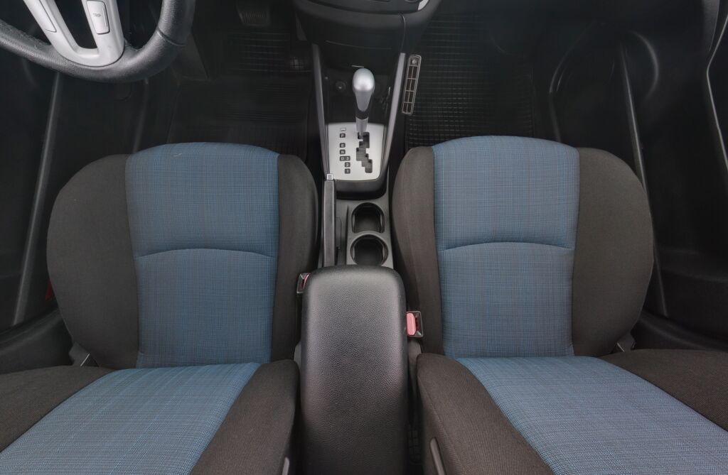 Kia Ceed 2011 Ruskea (beige)