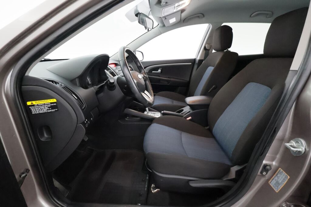 Kia Ceed 2011 Ruskea (beige)