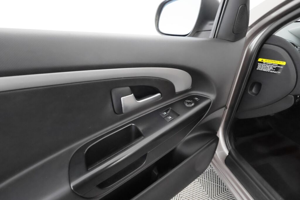 Kia Ceed 2011 Ruskea (beige)