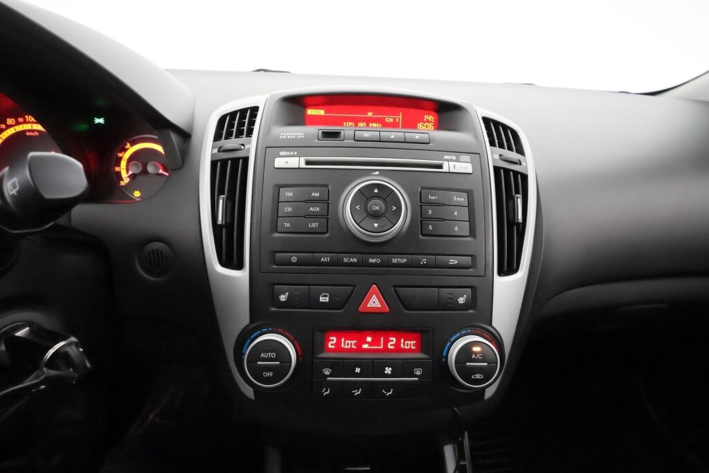 Kia Ceed 2011 Ruskea (beige)