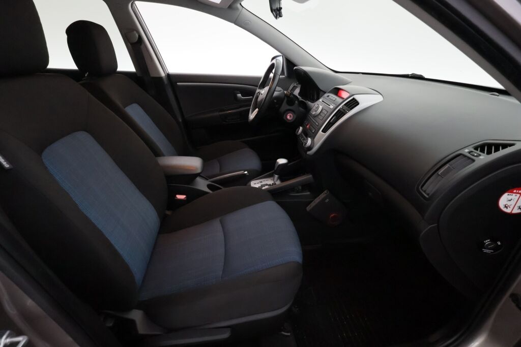 Kia Ceed 2011 Ruskea (beige)