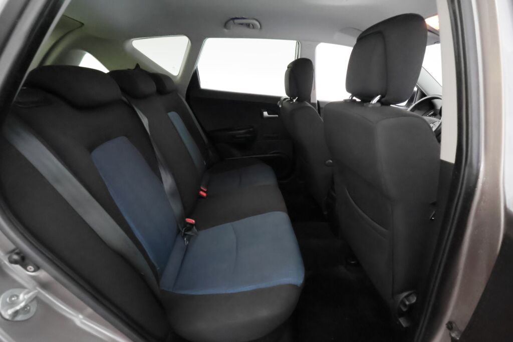 Kia Ceed 2011 Ruskea (beige)