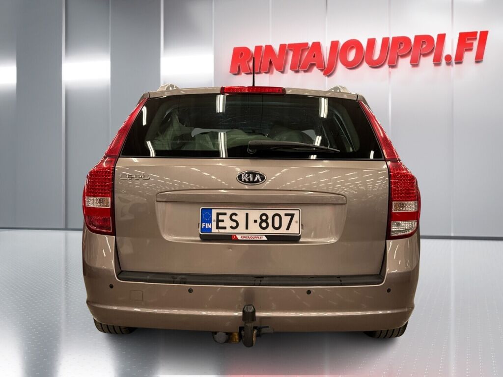 Kia Ceed 2011 Ruskea (beige)