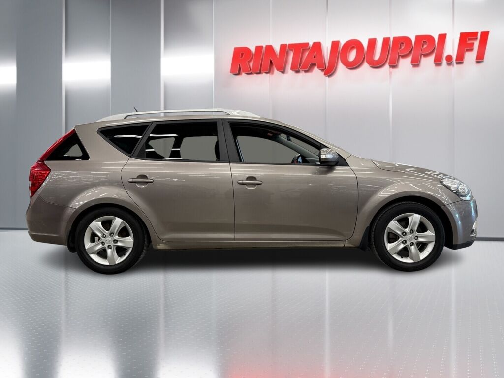 Kia Ceed 2011 Ruskea (beige)