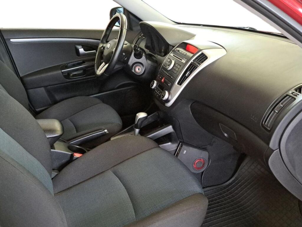 Kia Ceed 2011 Punainen