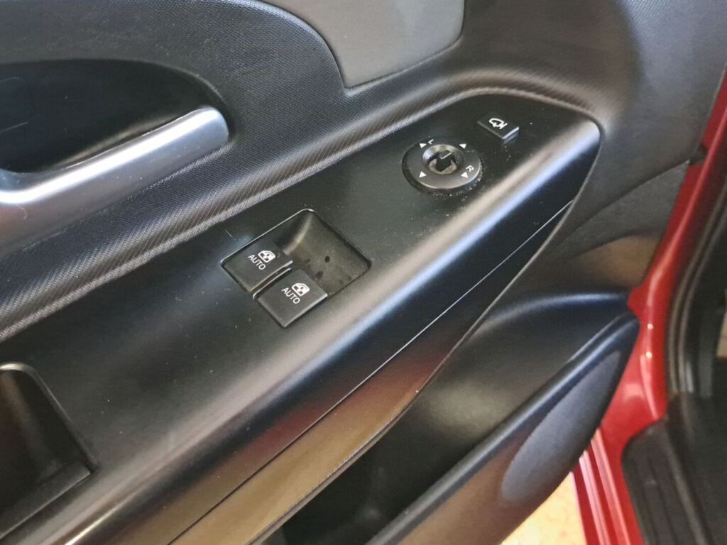 Kia Ceed 2011 Punainen