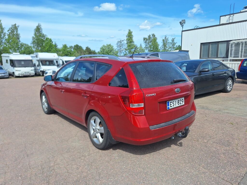 Kia Ceed 2011 Punainen