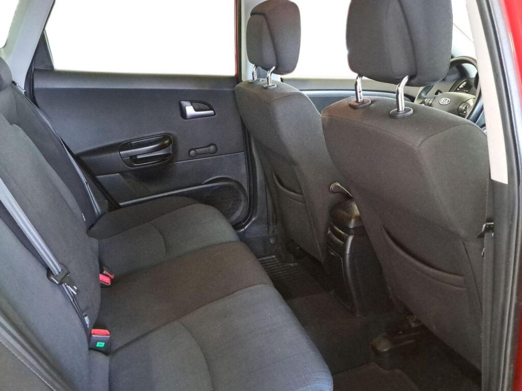 Kia Ceed 2011 Punainen