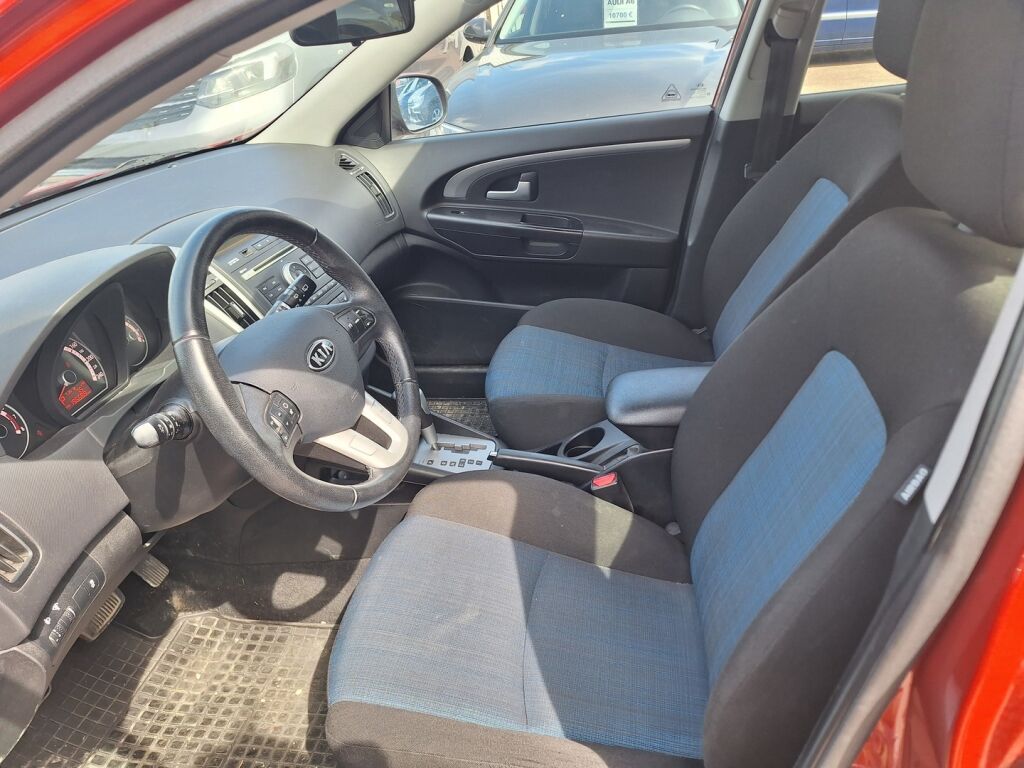 Kia Ceed 2011 Punainen