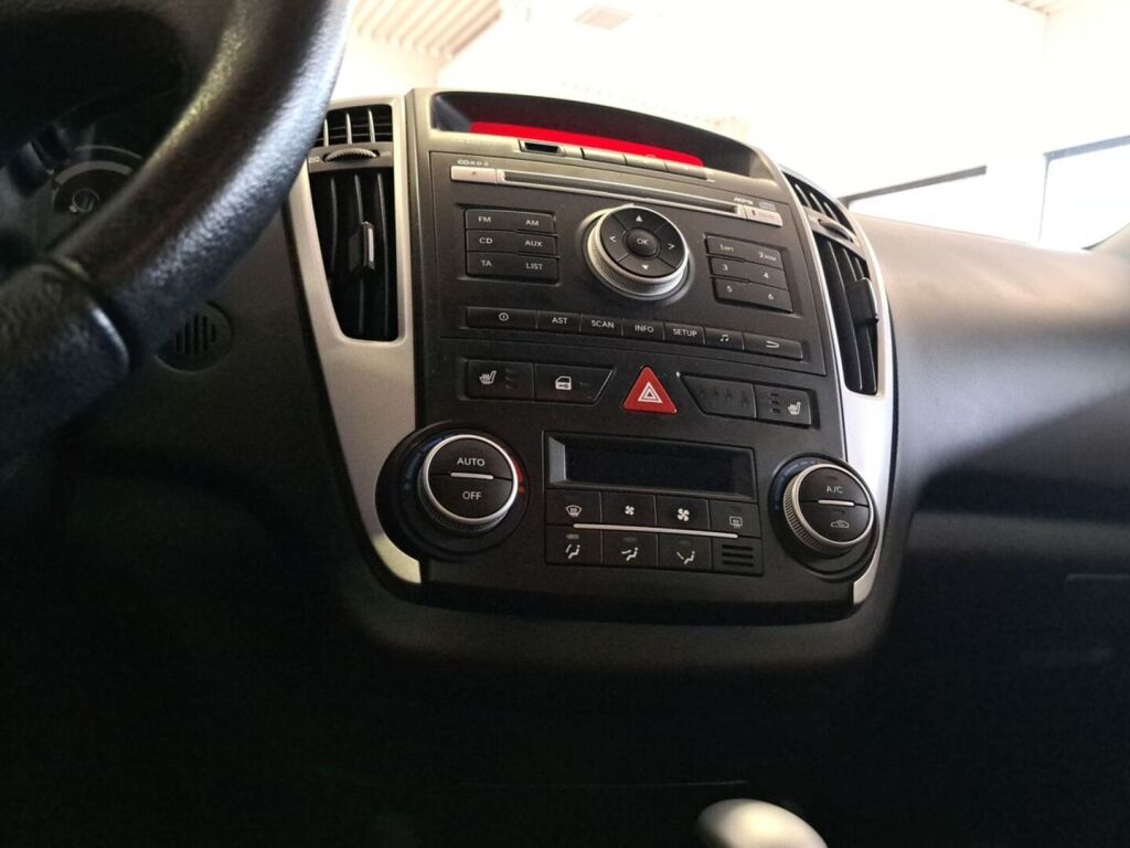 Kia Ceed 2011 Punainen
