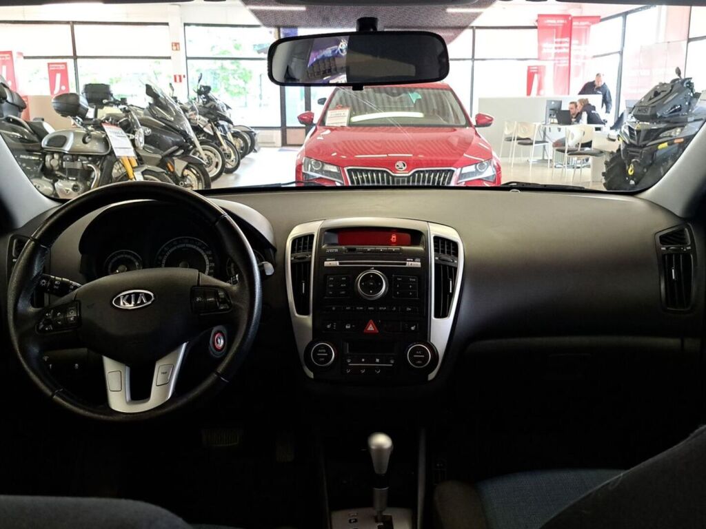 Kia Ceed 2011 Punainen